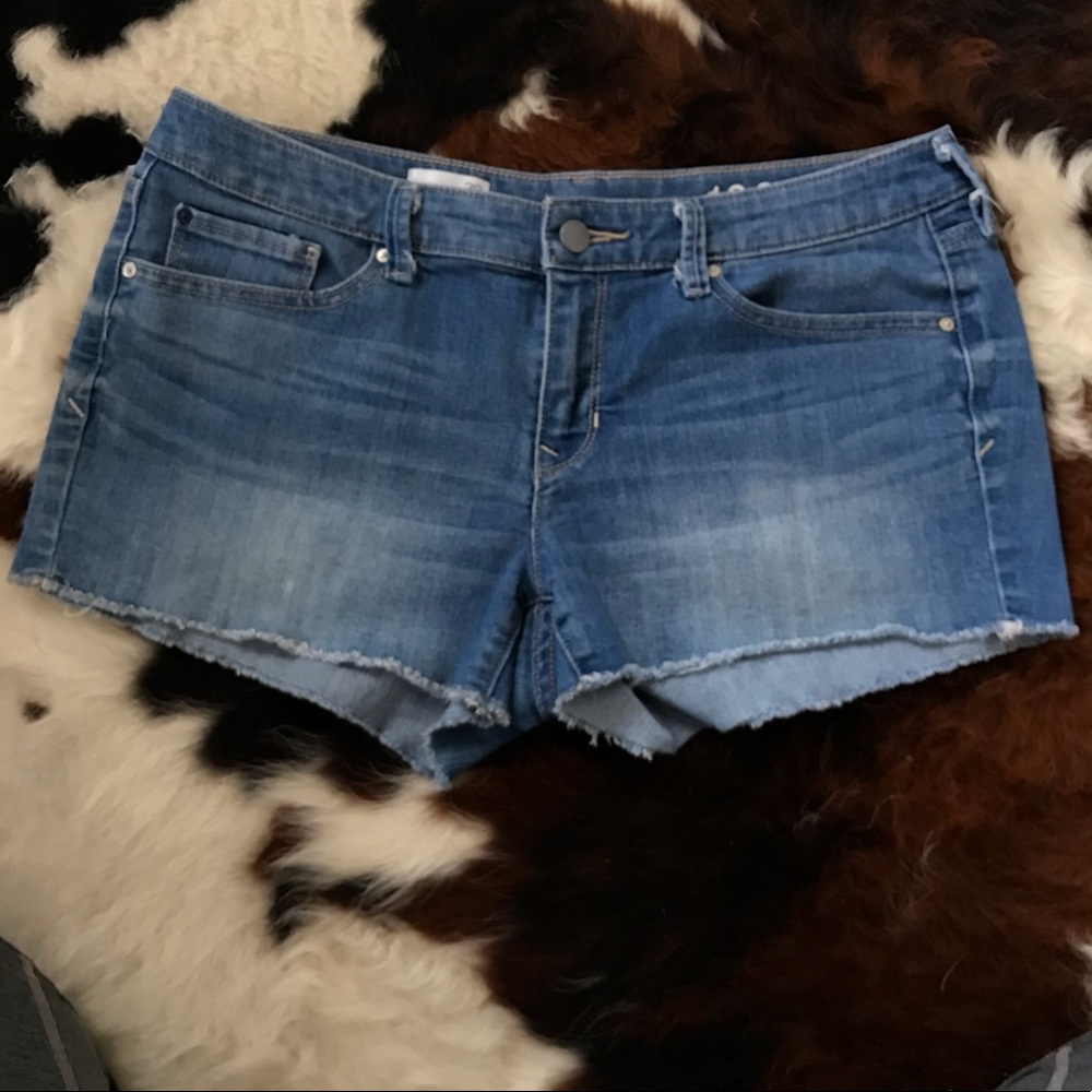 Gap Cut-Off Shorts